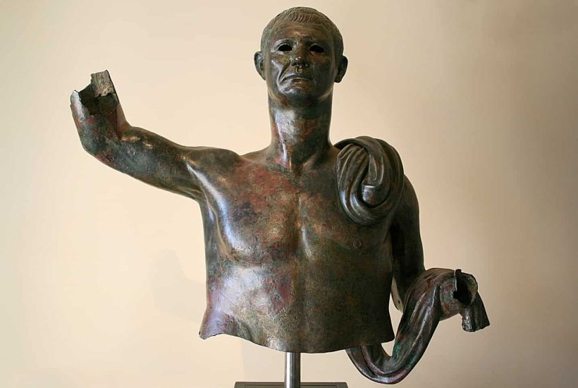 Pittore della phiale di Boston, Hermes affida Dioniso a Sileno e alle Ninfe, sul retro tre Muse. 440-435 a.C. 